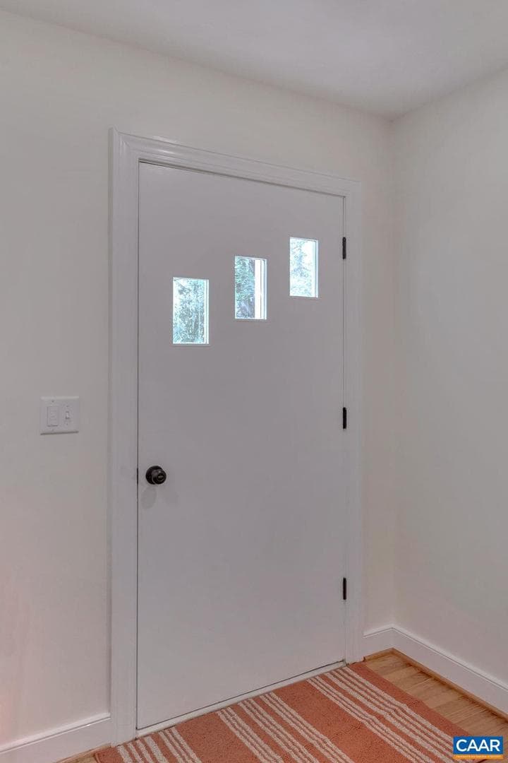 4362 Ivy Rd photo 3