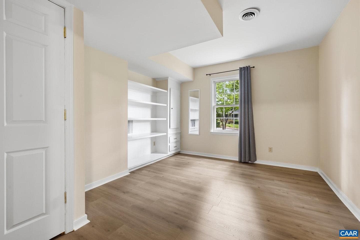 1092 Towne Ln photo 11
