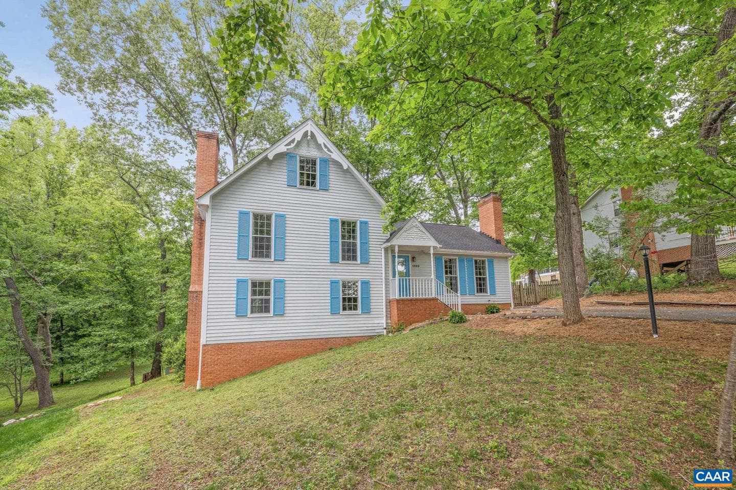 1092 Towne Ln photo 2