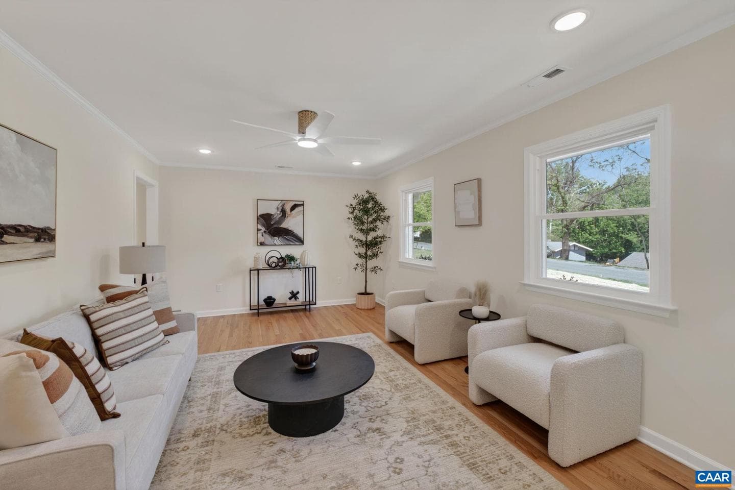 103 Bollingbrook Dr photo 4