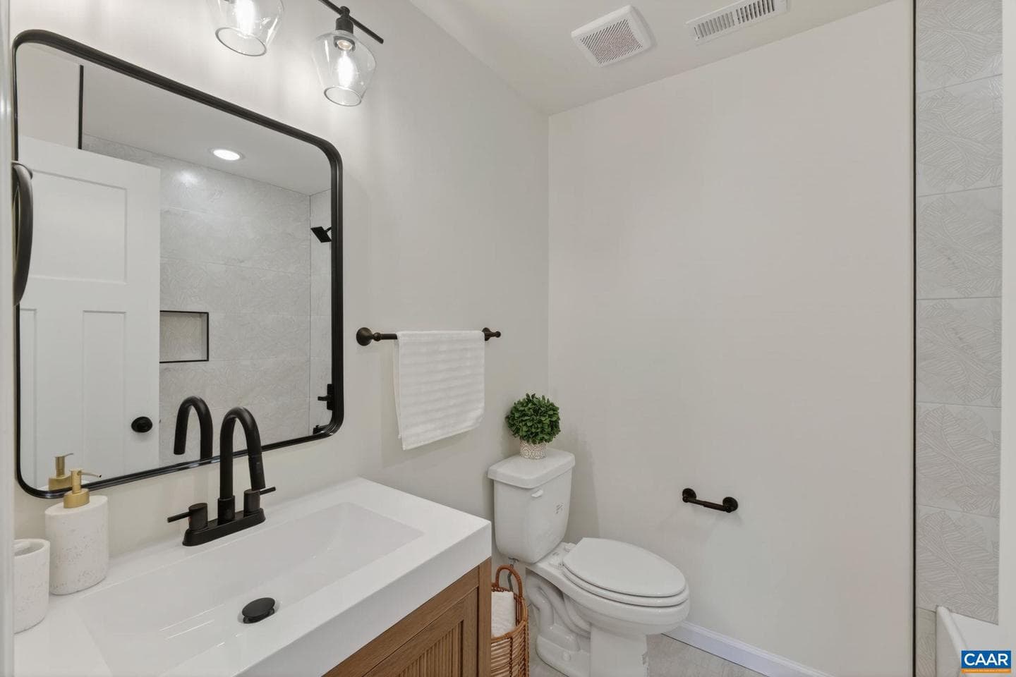 103 Bollingbrook Dr photo 5