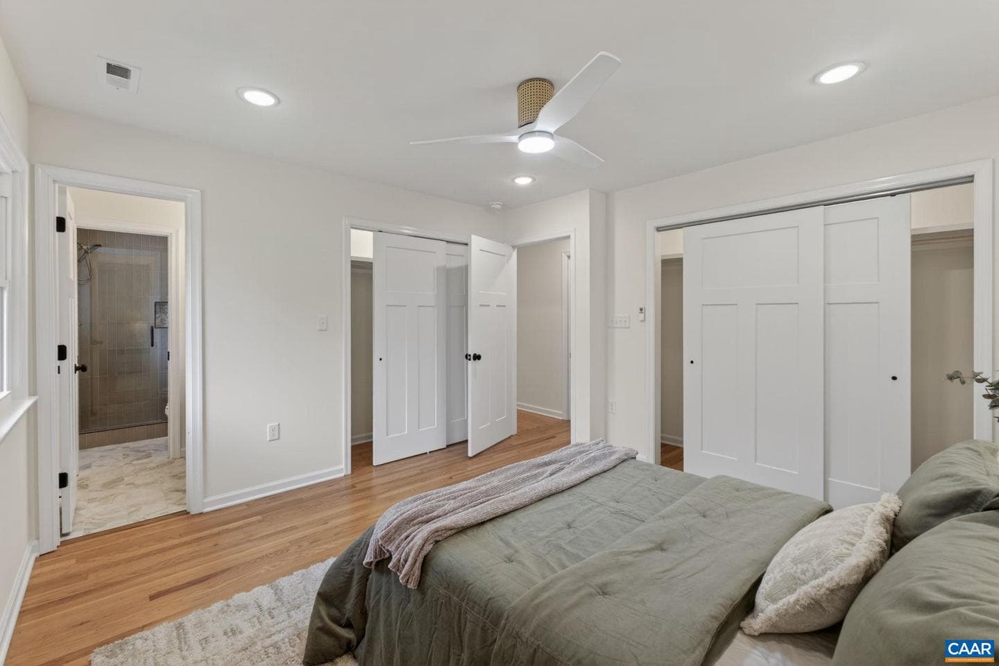 103 Bollingbrook Dr photo 8
