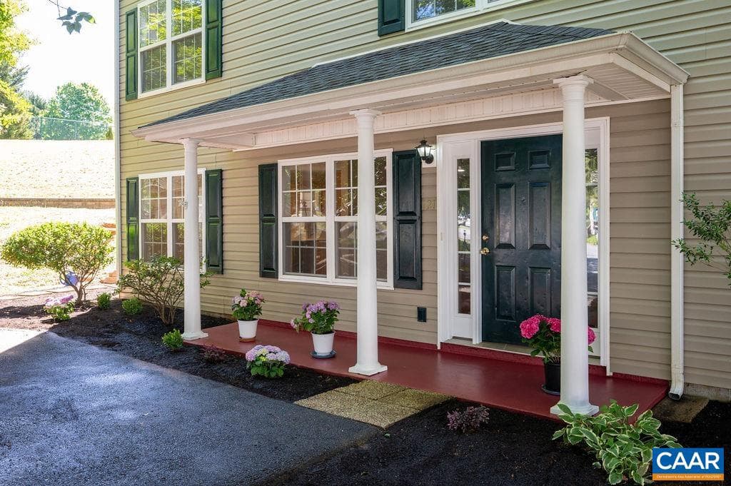 121 Sundrops Ct, Charlottesville