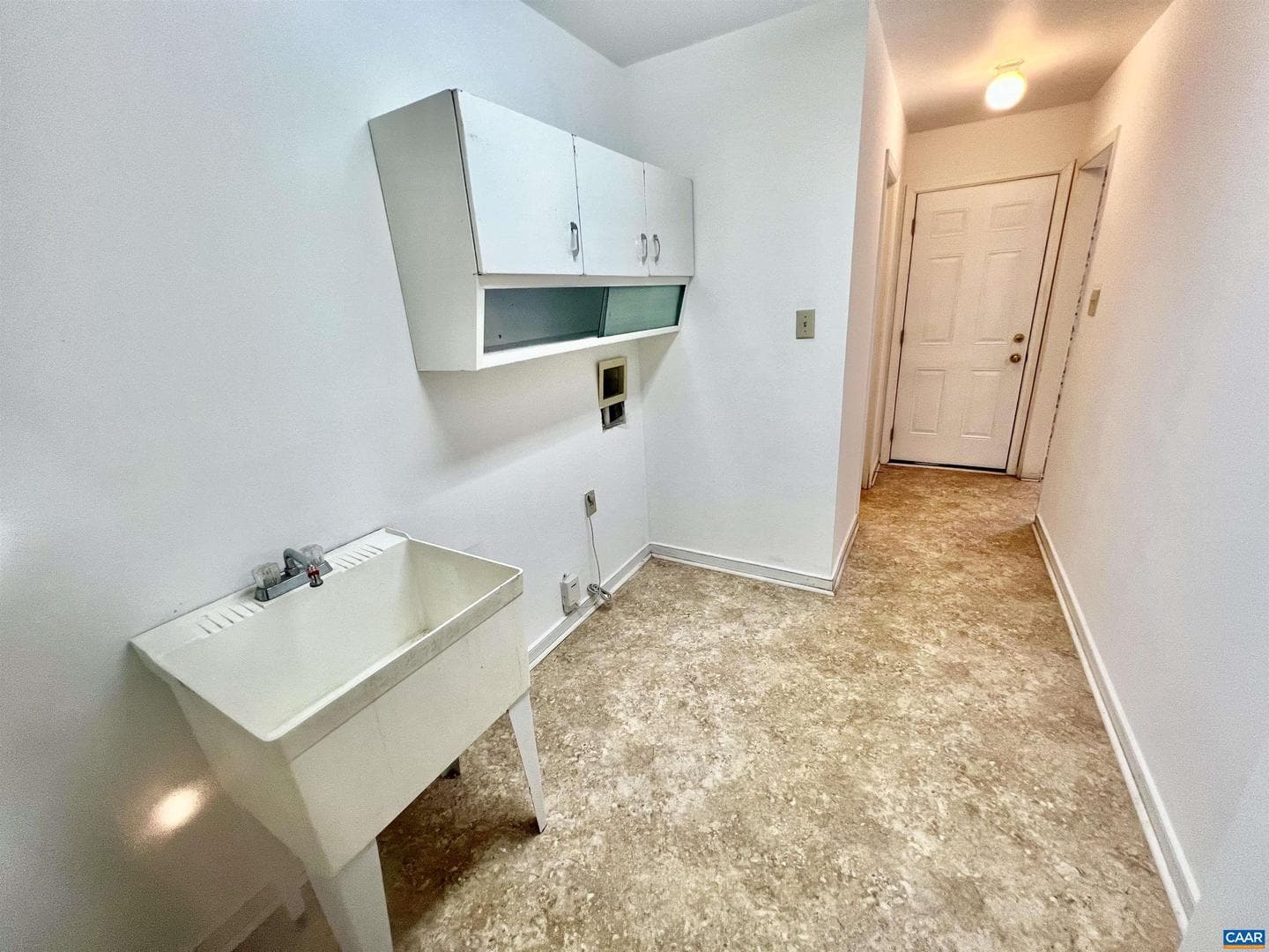 7719 Kentucky Derby Dr photo 19