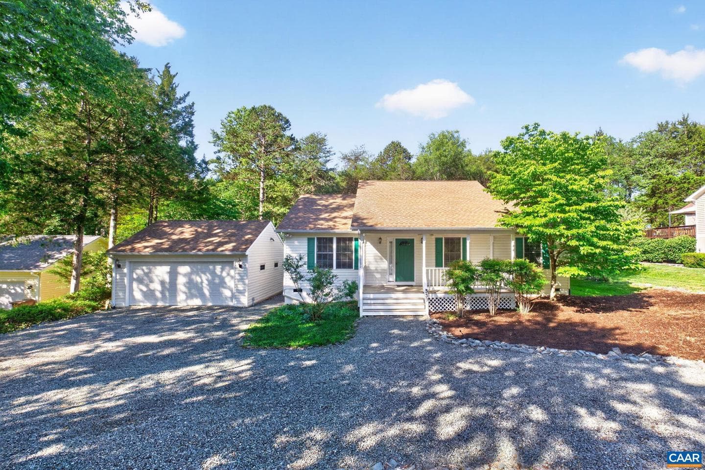 339 Jefferson Dr photo 2