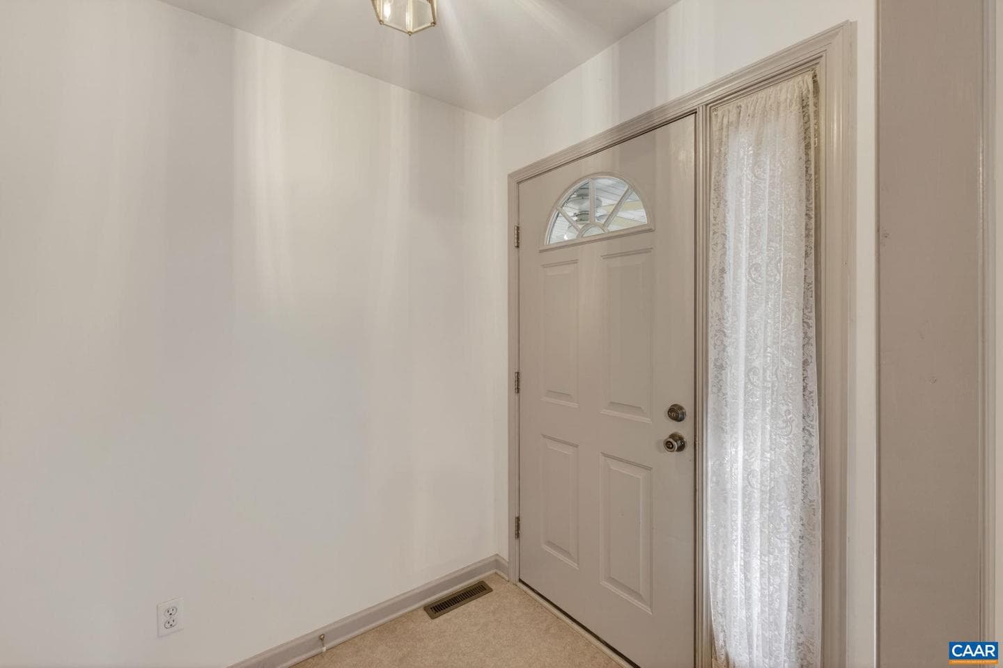 339 Jefferson Dr photo 7