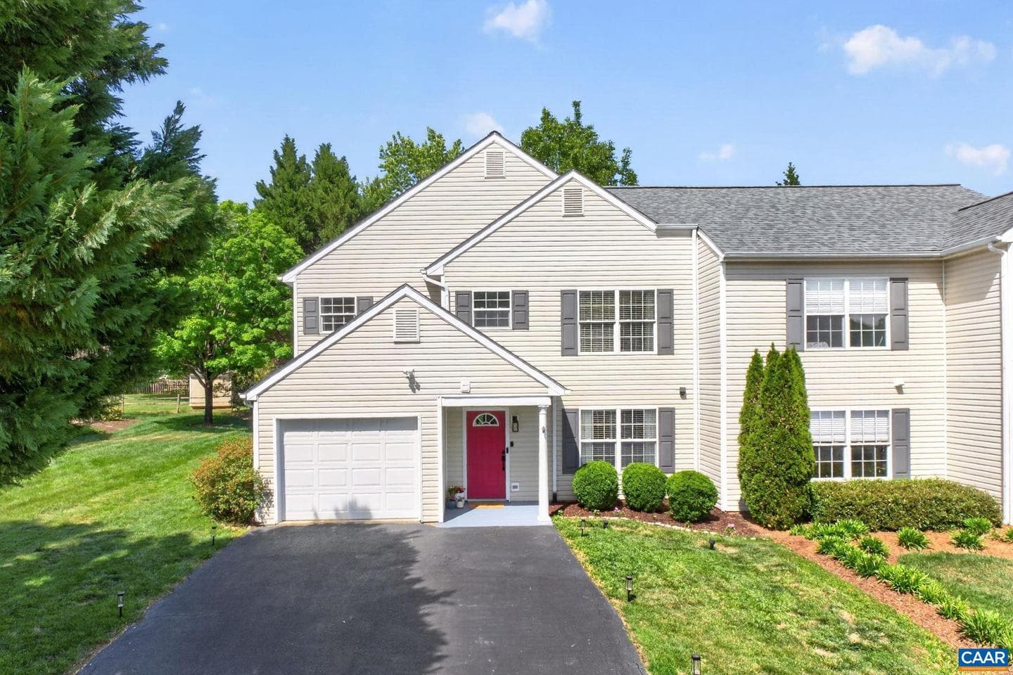 1557 Primrose Ln photo 1