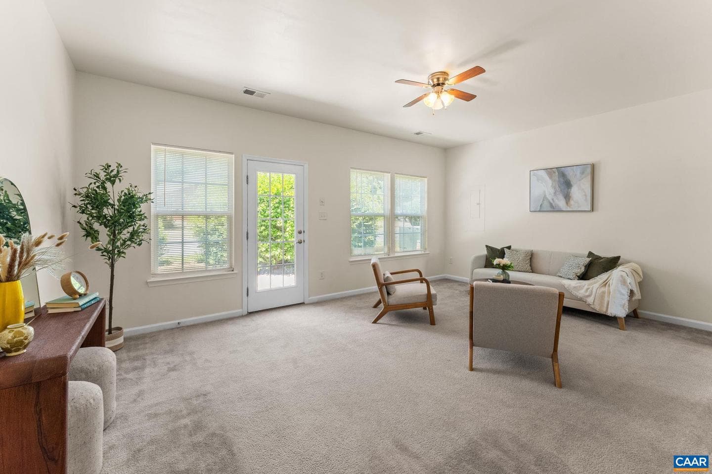 72 Villa Cir photo 5