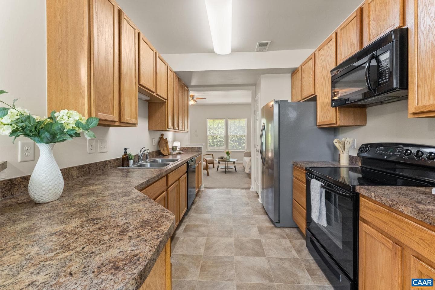 72 Villa Cir photo 9