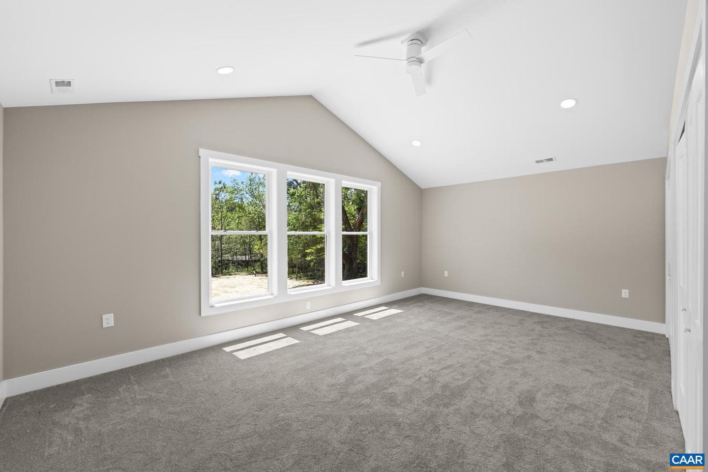 2155 Thomas Jefferson Dr photo 23