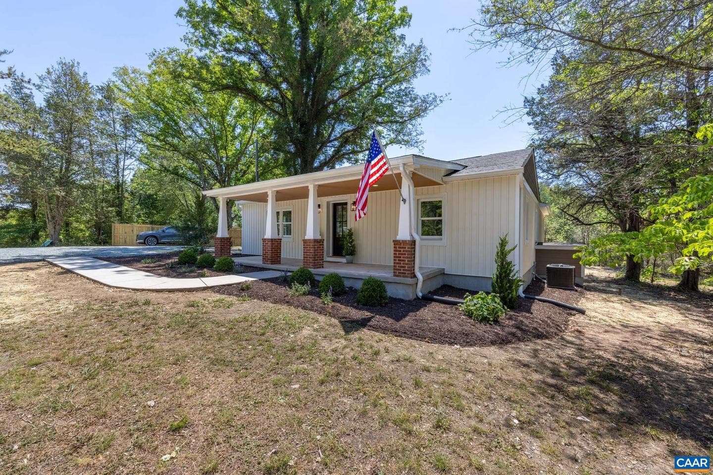 2155 Thomas Jefferson Dr photo 3
