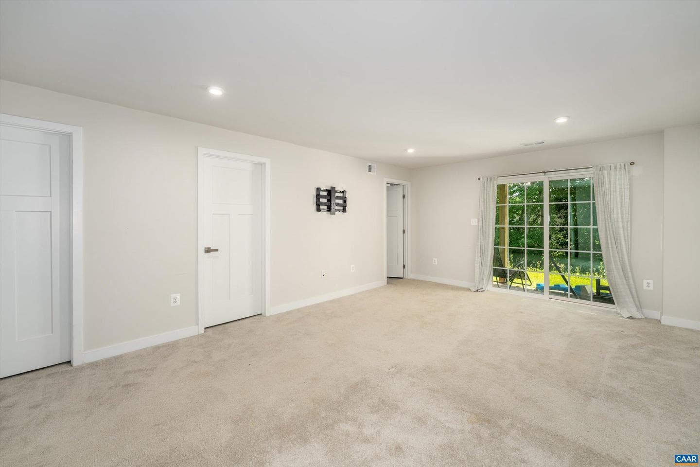 3225 Acadia Dr photo 8