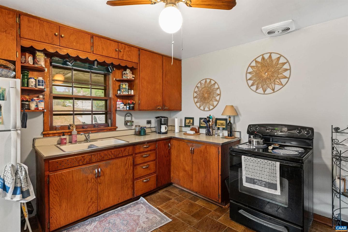 908 Rockland Ave photo 11
