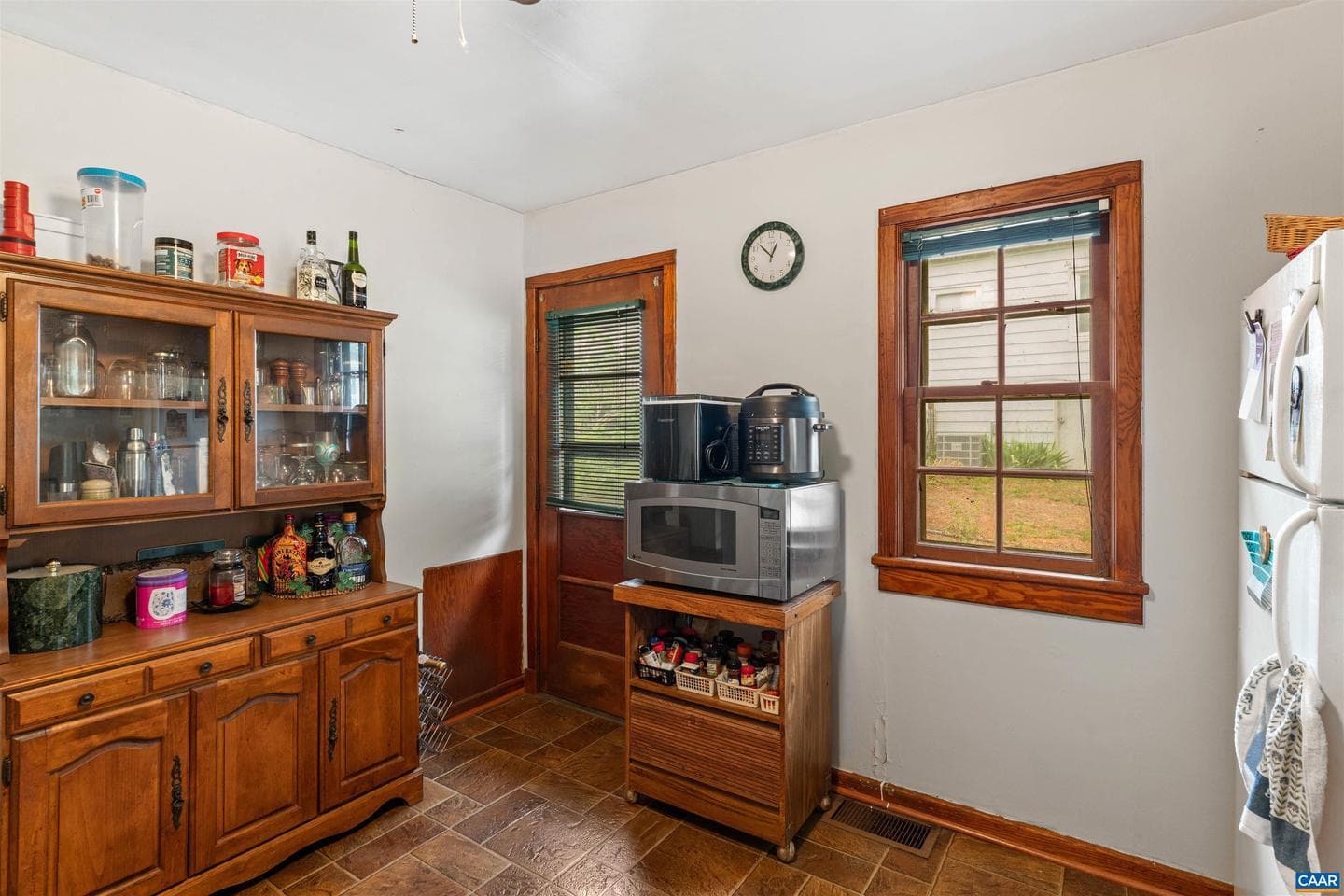 908 Rockland Ave photo 12