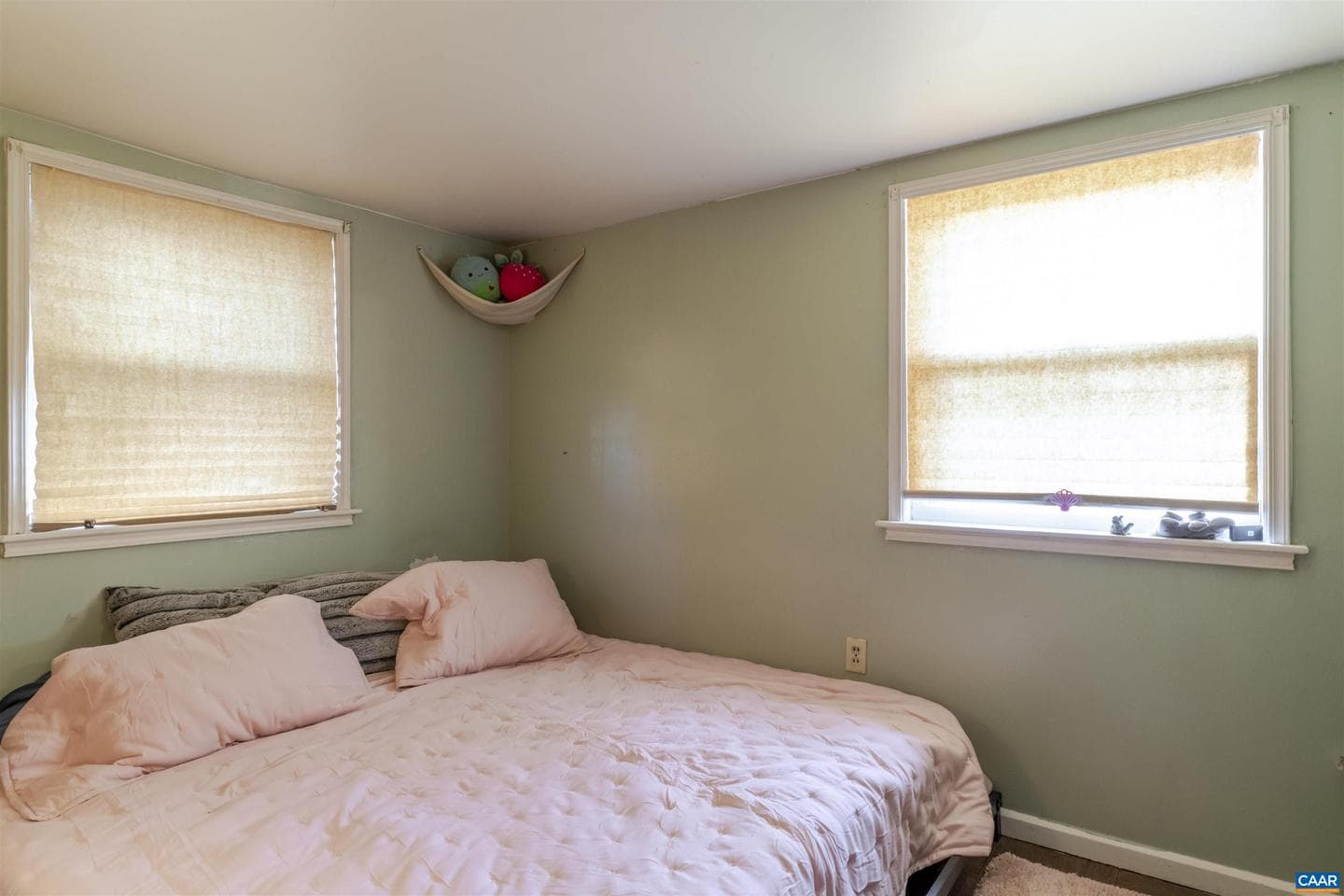 908 Rockland Ave photo 30