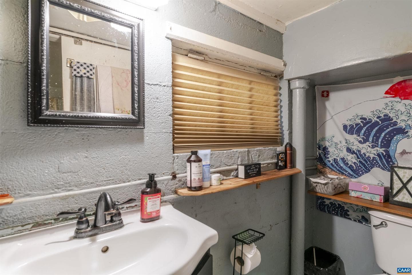 908 Rockland Ave photo 32