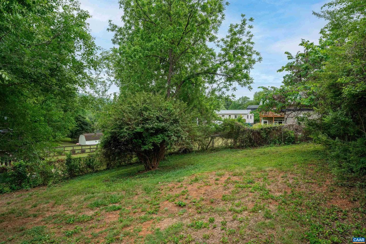 908 Rockland Ave photo 36