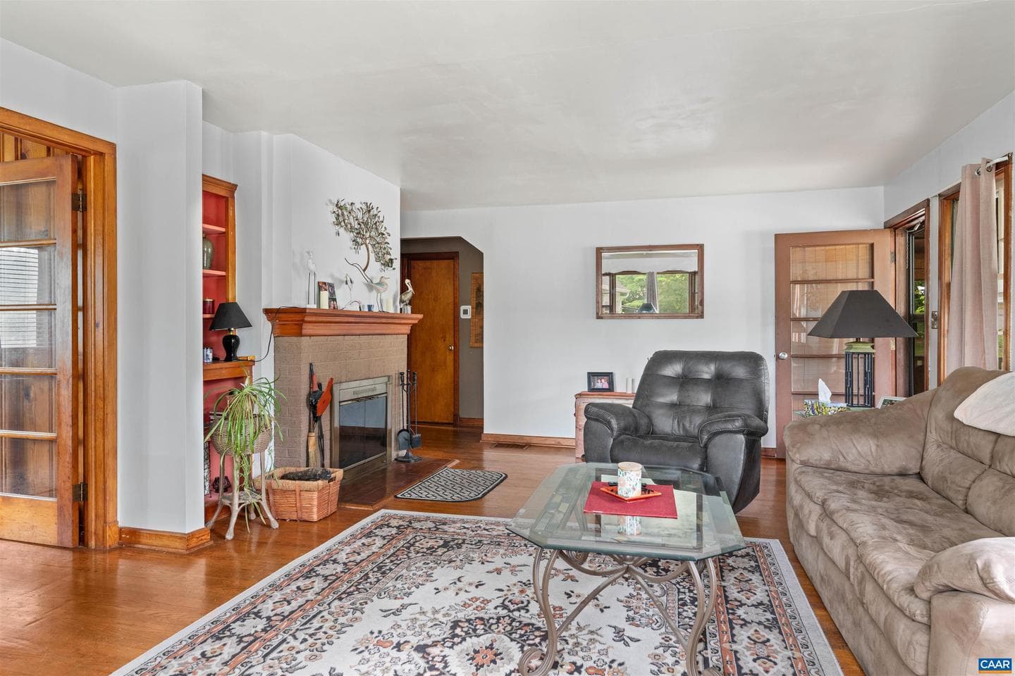 908 Rockland Ave photo 8