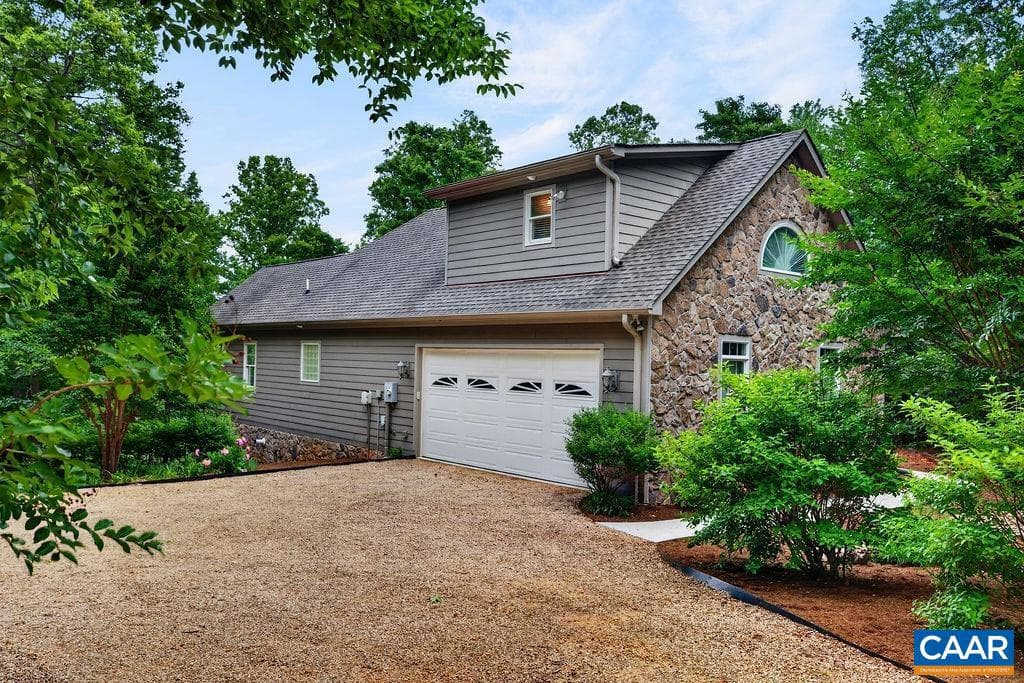 267 Cedar Glen Close photo 3
