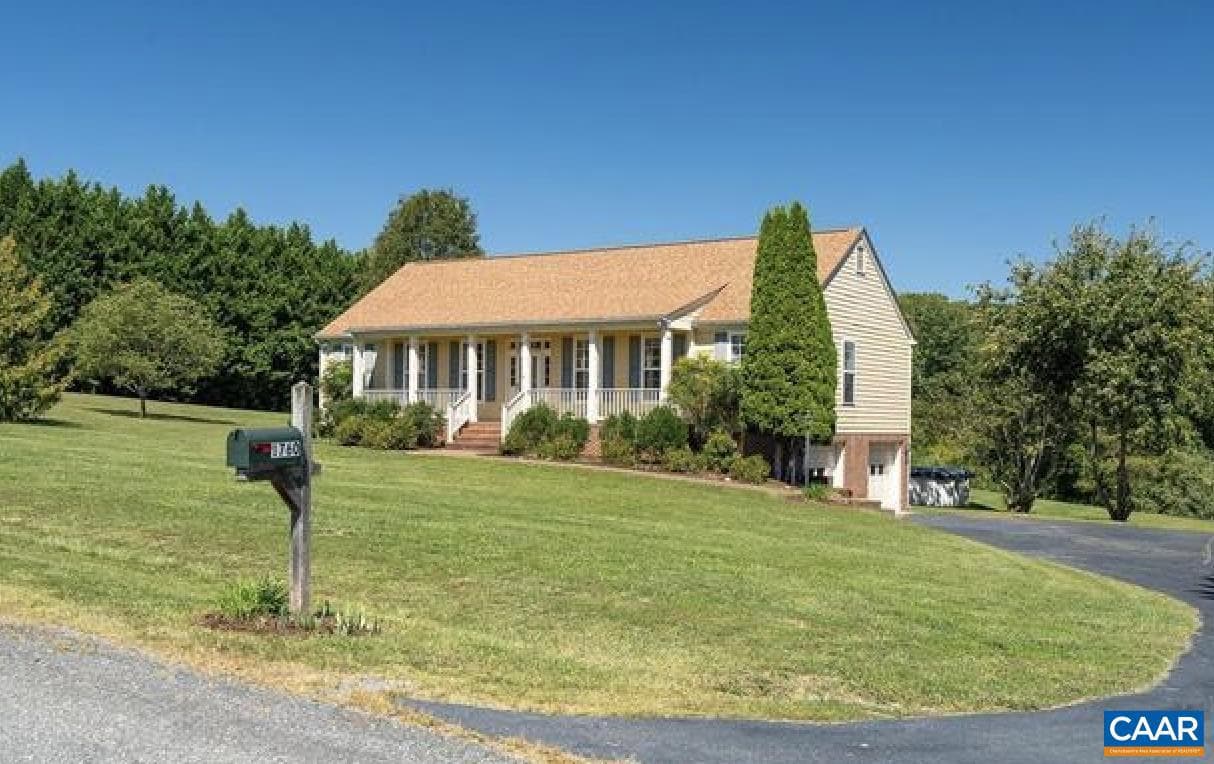 1760 Meadowview Ln photo 2