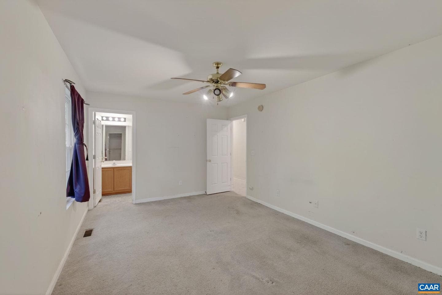 738 Jefferson Dr photo 16
