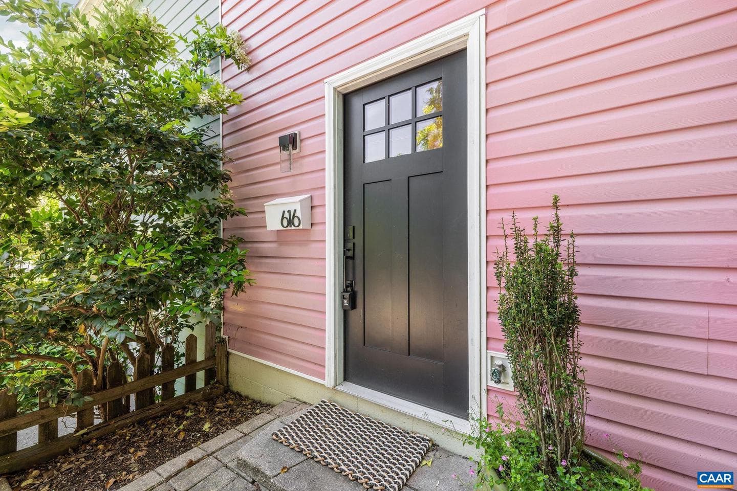 616 Brown St photo 19