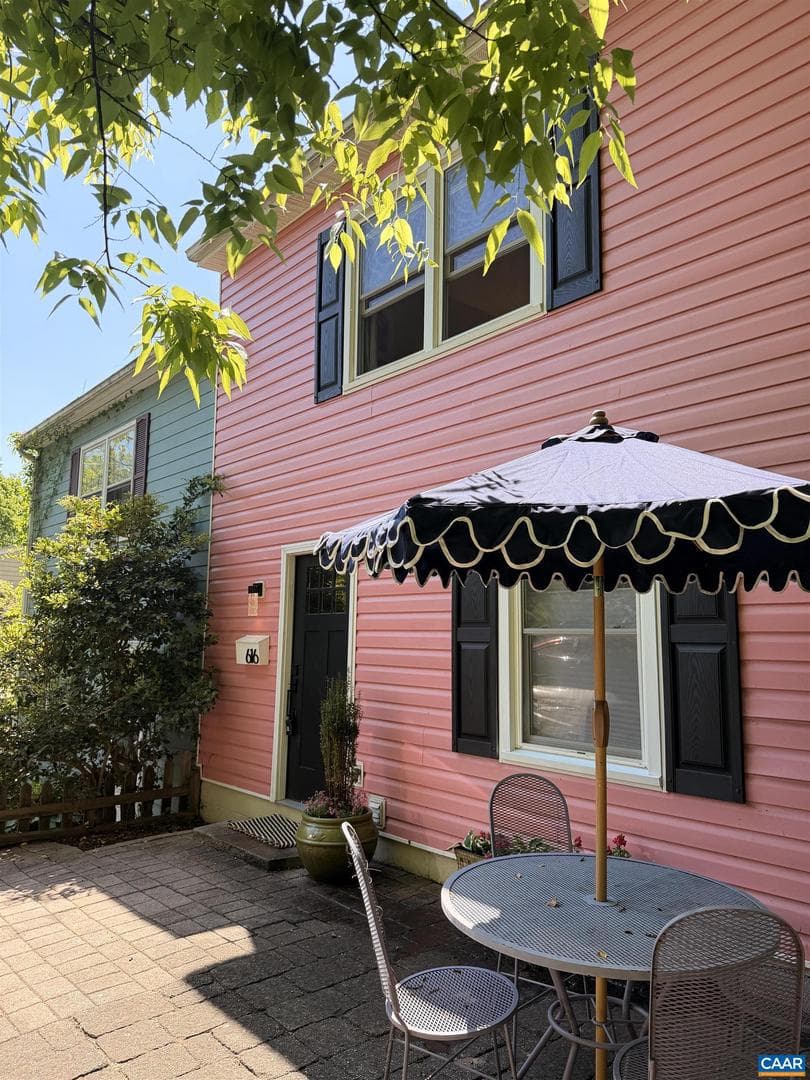 616 Brown St photo 2