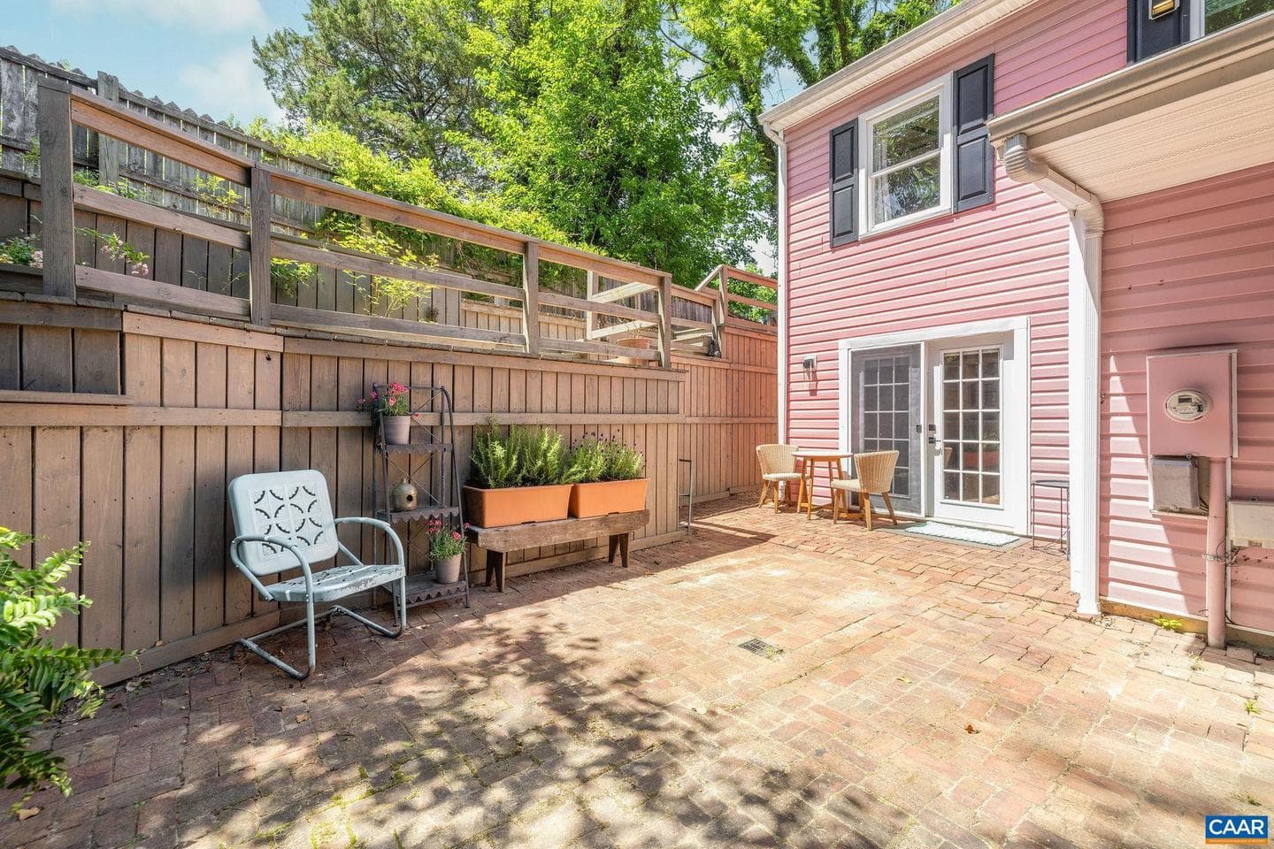 616 Brown St photo 22