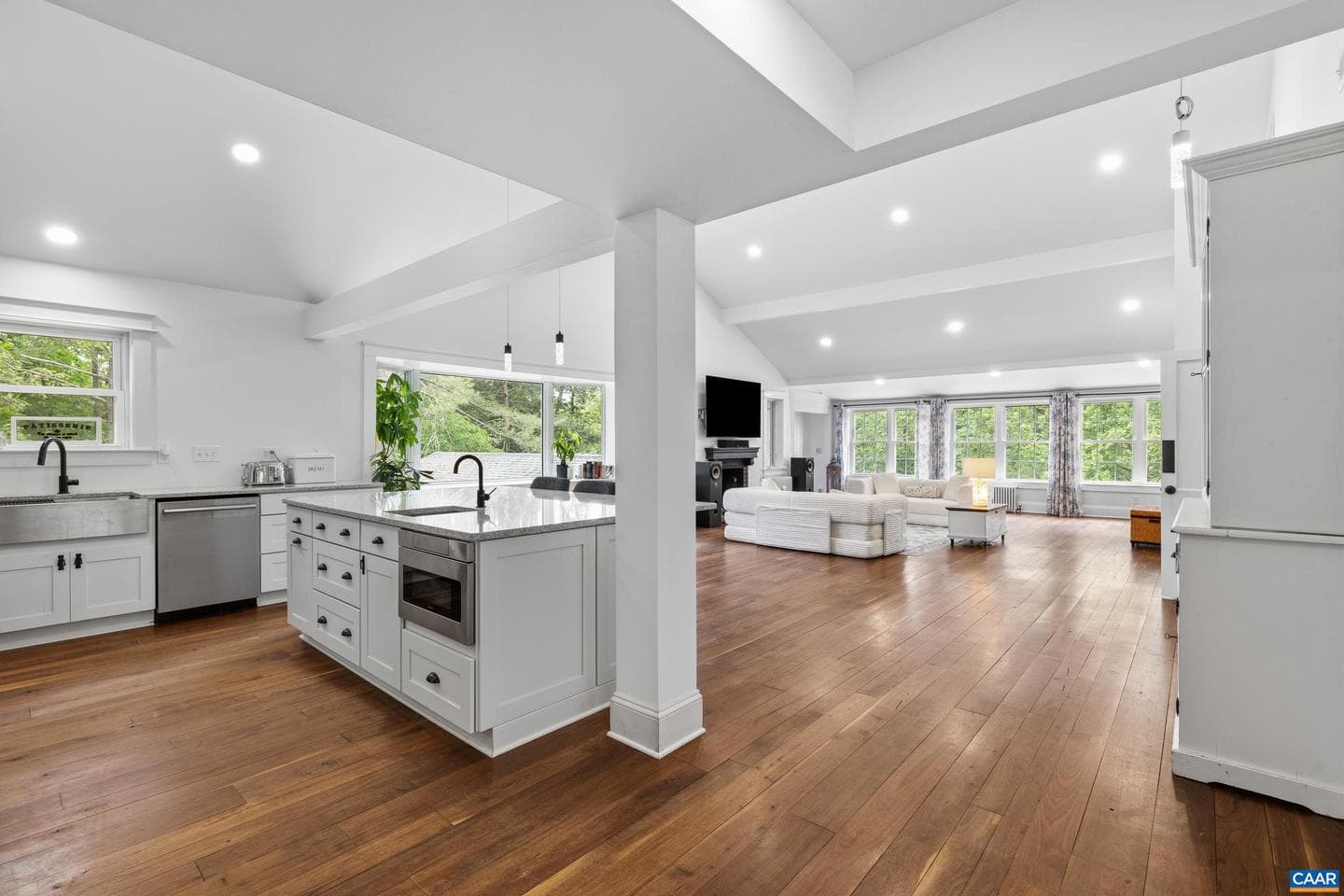 104 Buckingham Cir photo 5