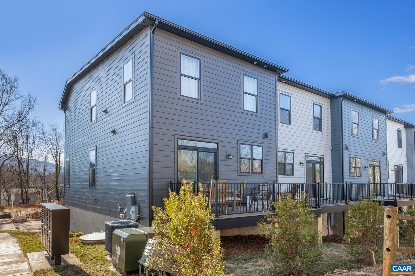25 Keene Ct photo 3