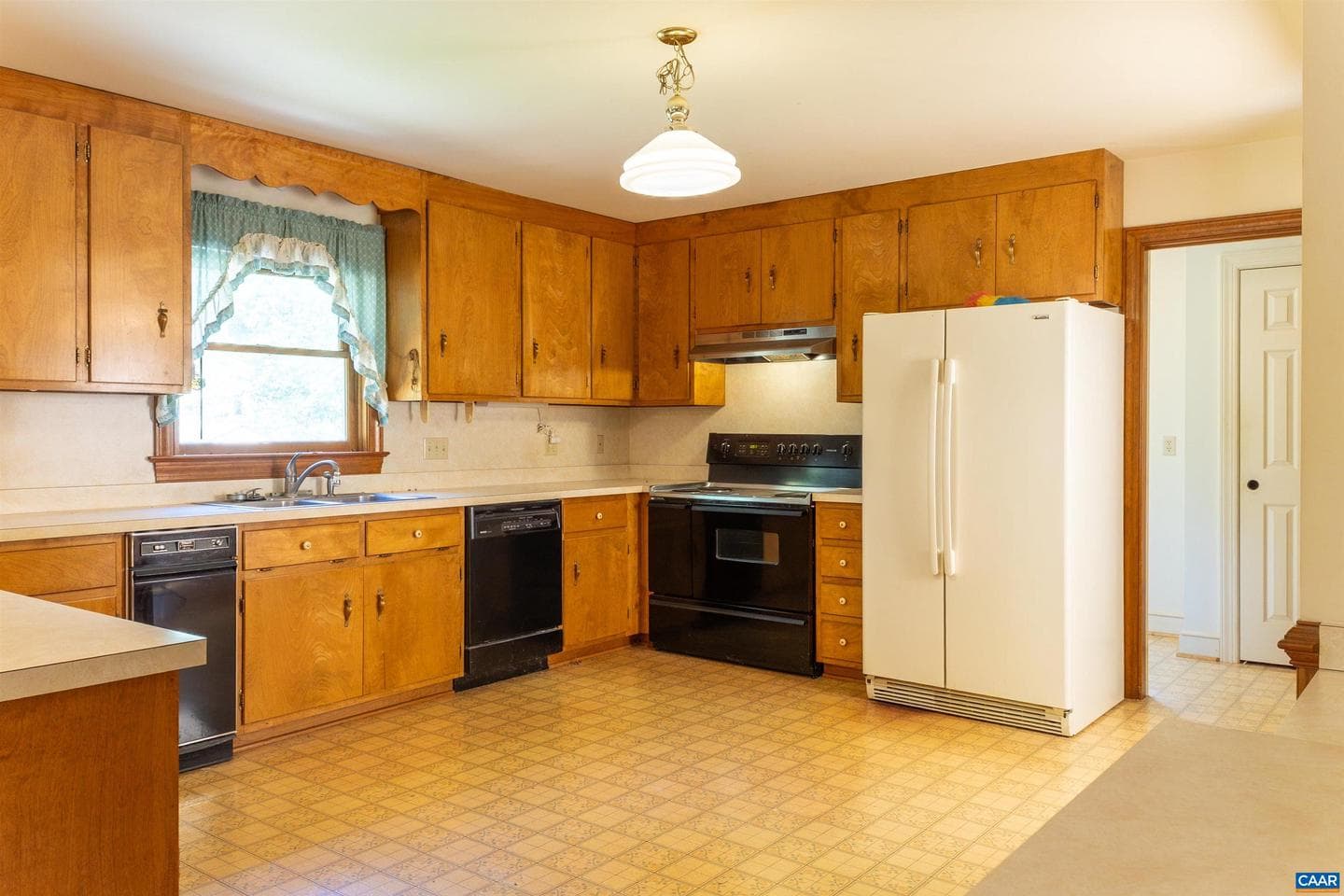 570 Forrest Rd photo 18