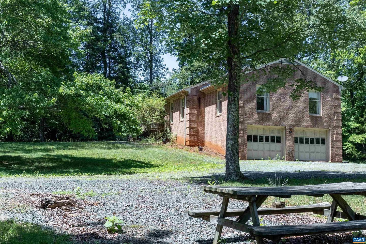 570 Forrest Rd photo 3