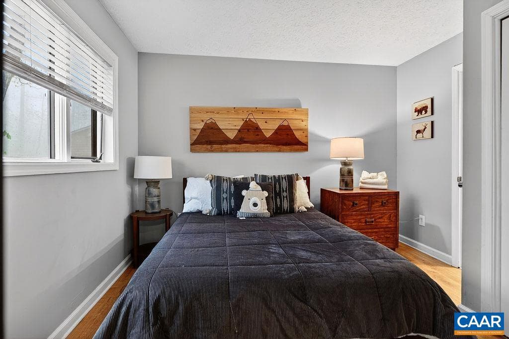 138 Oak Ln photo 23