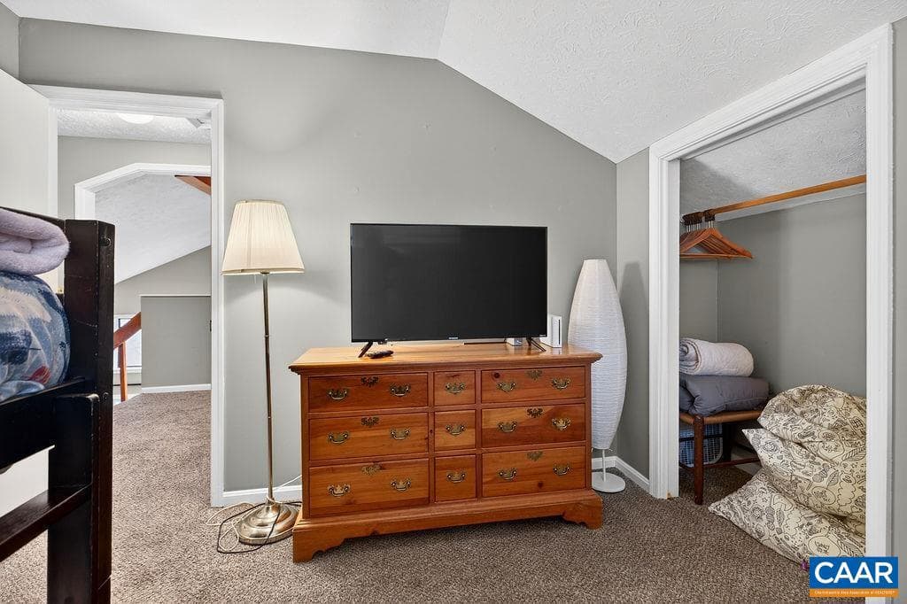 138 Oak Ln photo 37
