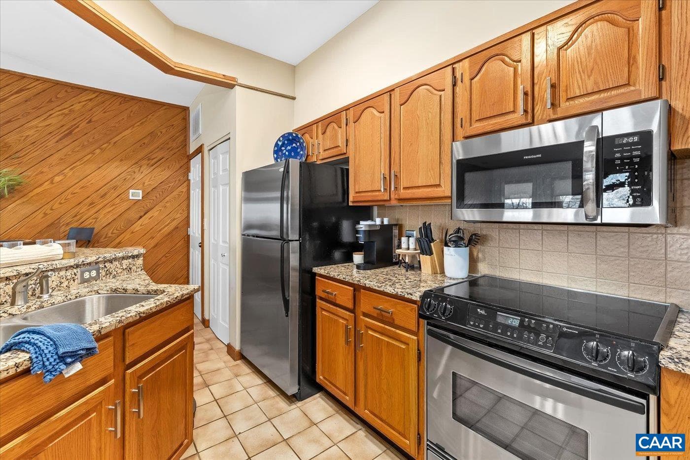 905 Diamond Hill Condos photo 13