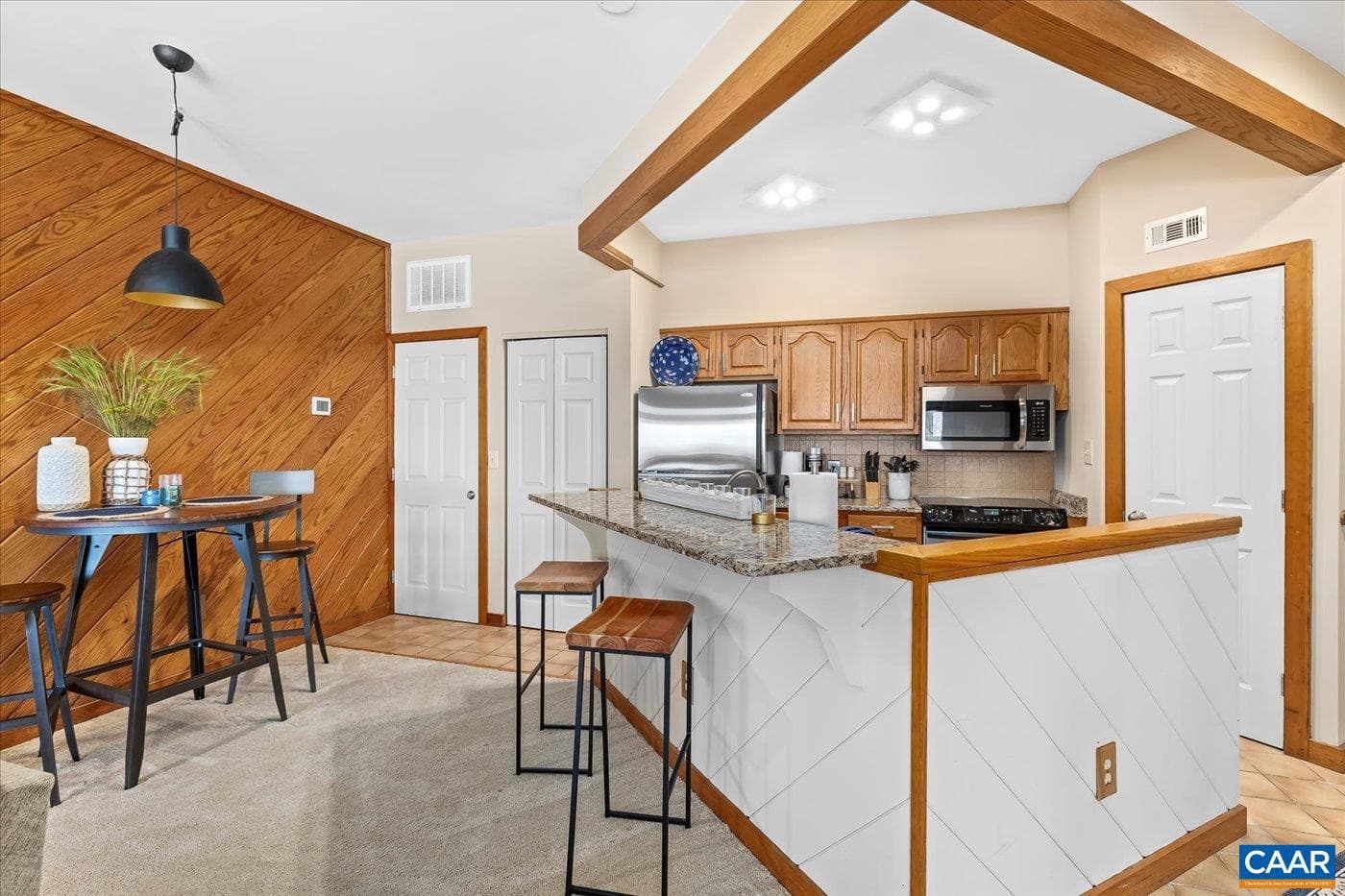 905 Diamond Hill Condos photo 18