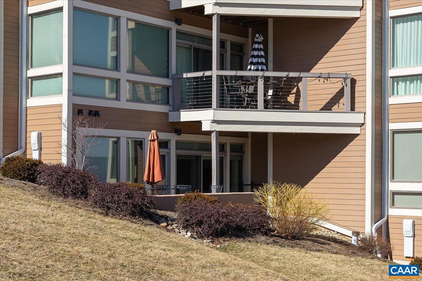 905 Diamond Hill Condos photo 4