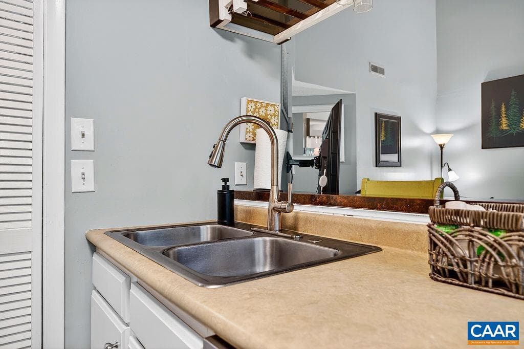 473 Three Ridges Condos photo 10