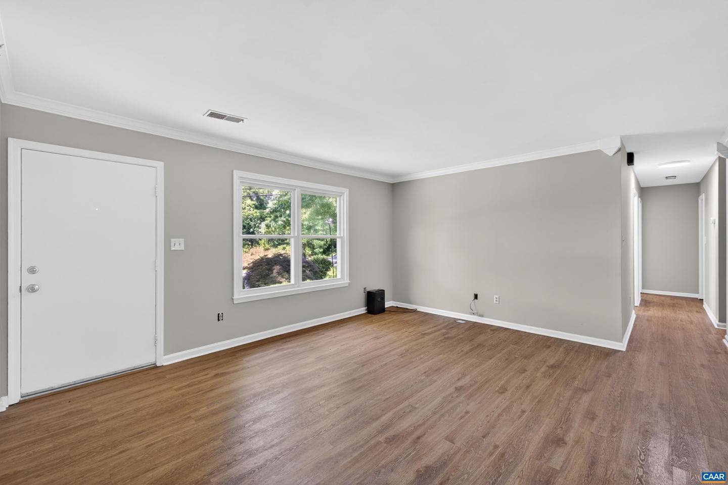 213 Oak St photo 11