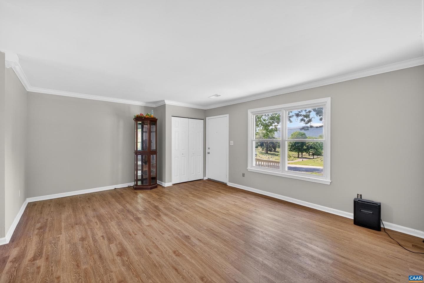 213 Oak St photo 13