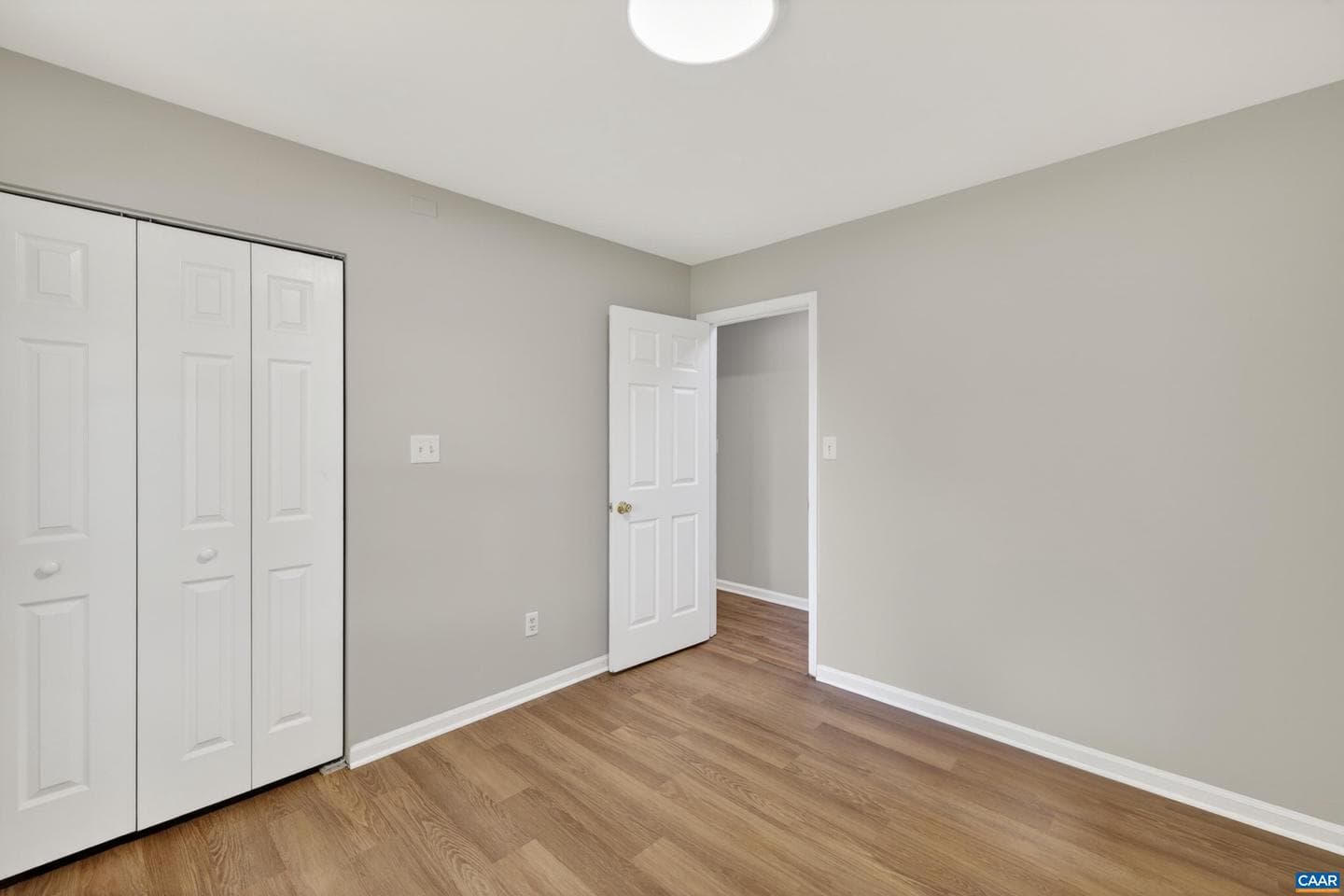213 Oak St photo 32