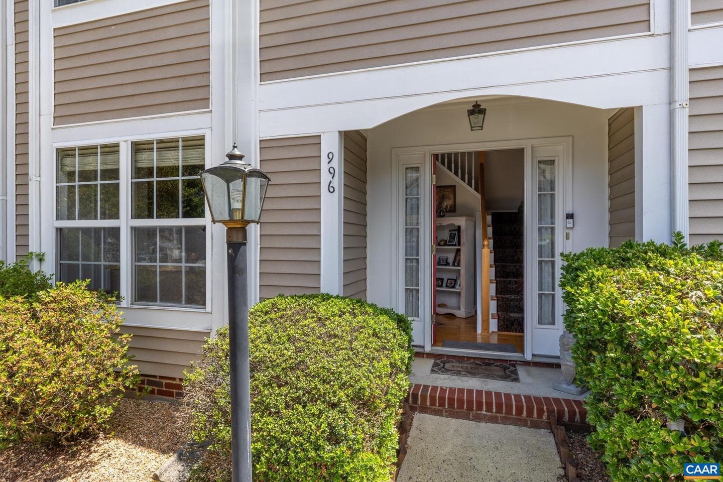 996 River Run Dr photo 3