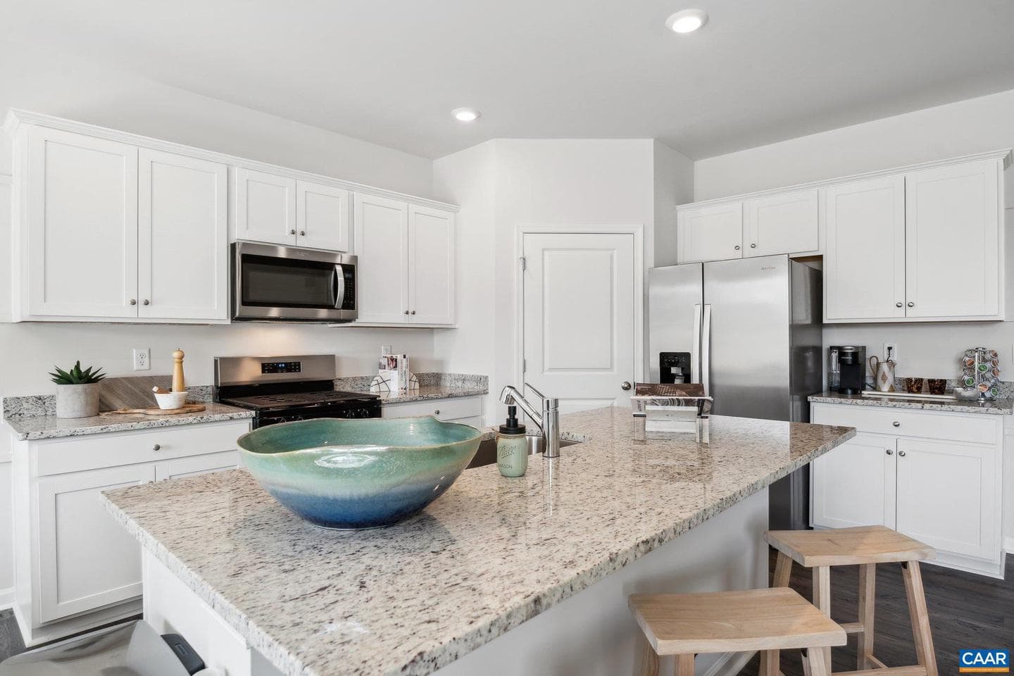 345 Glenmore Ln photo 7