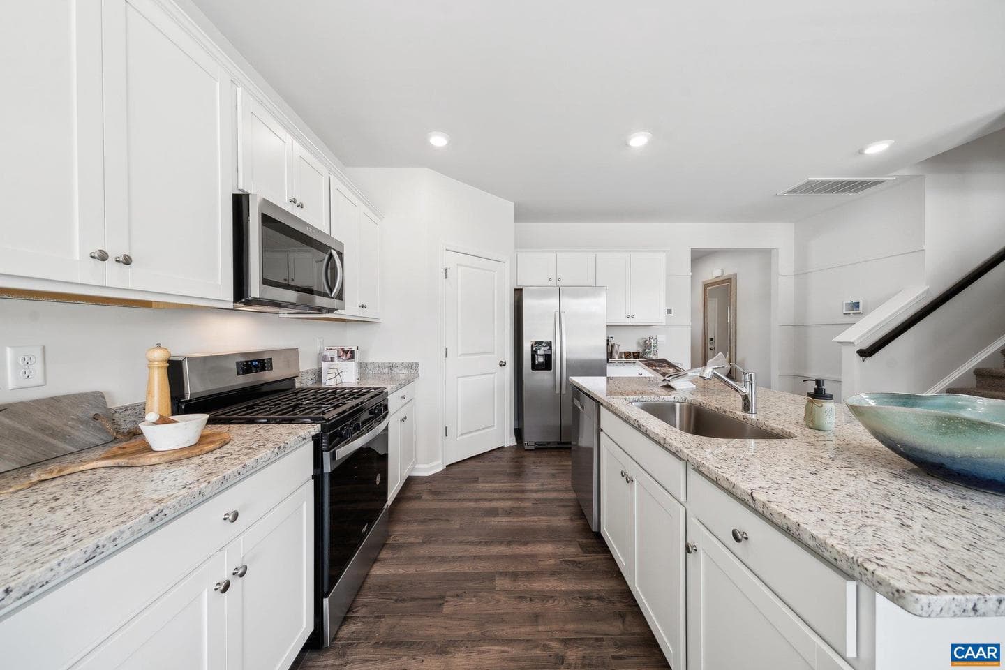 345 Glenmore Ln photo 8