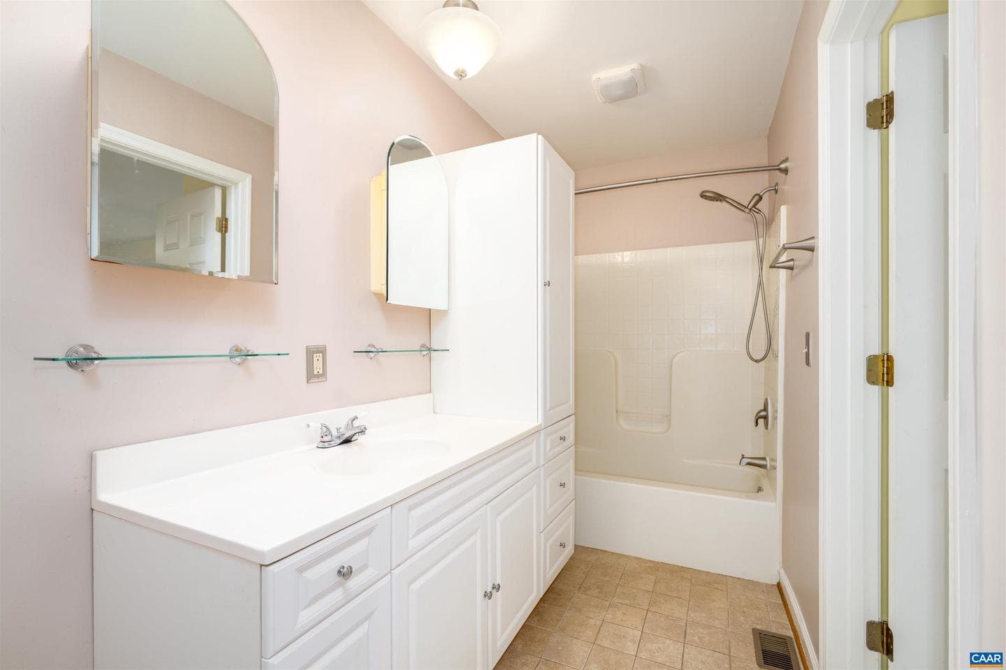 219 Duke St photo 23