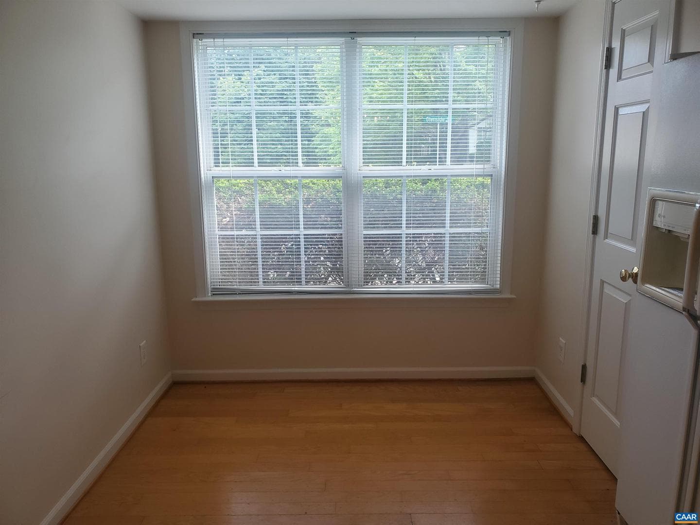 1408 Glenside Green photo 7