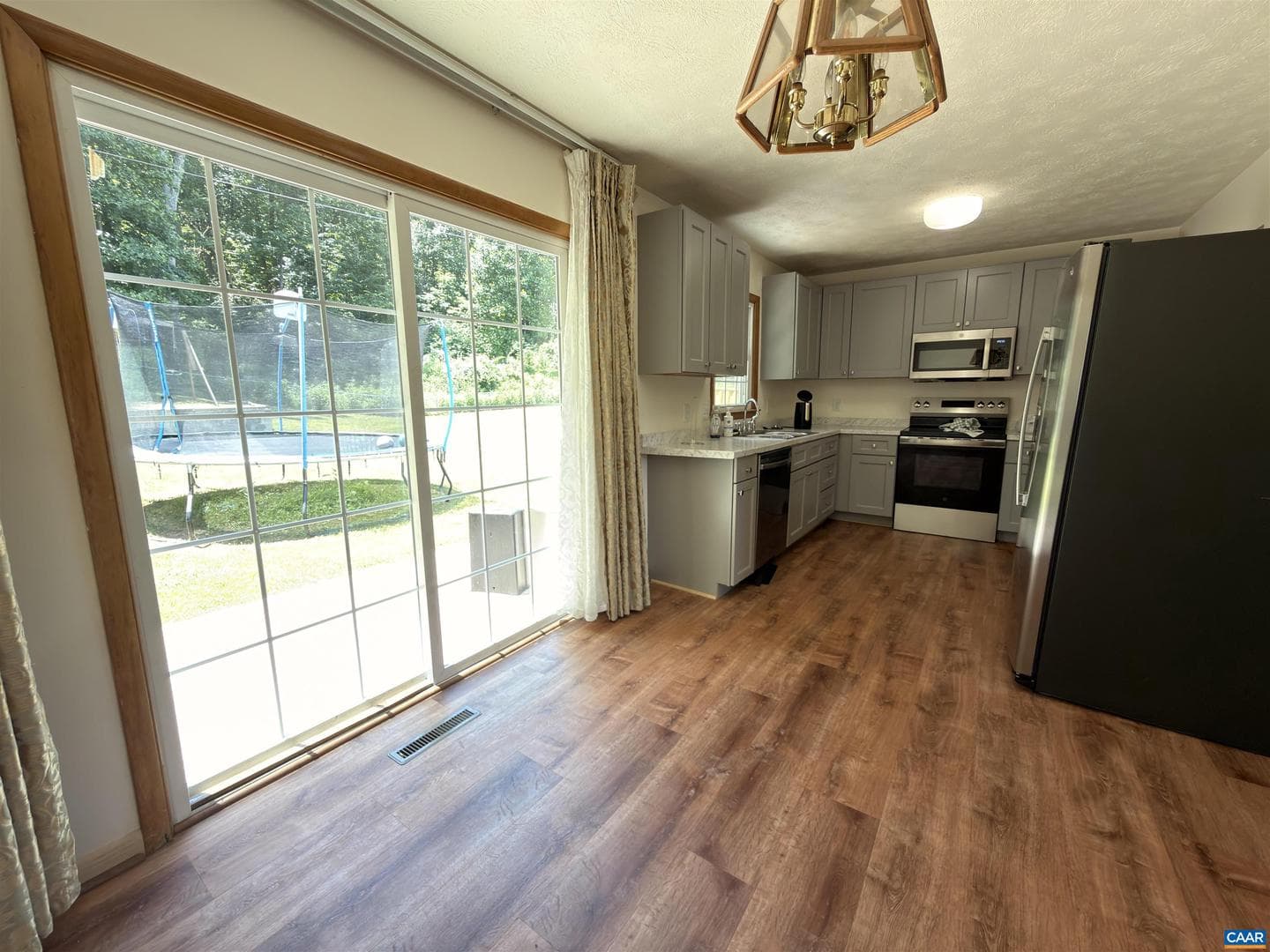 665 Gloria Pl photo 10