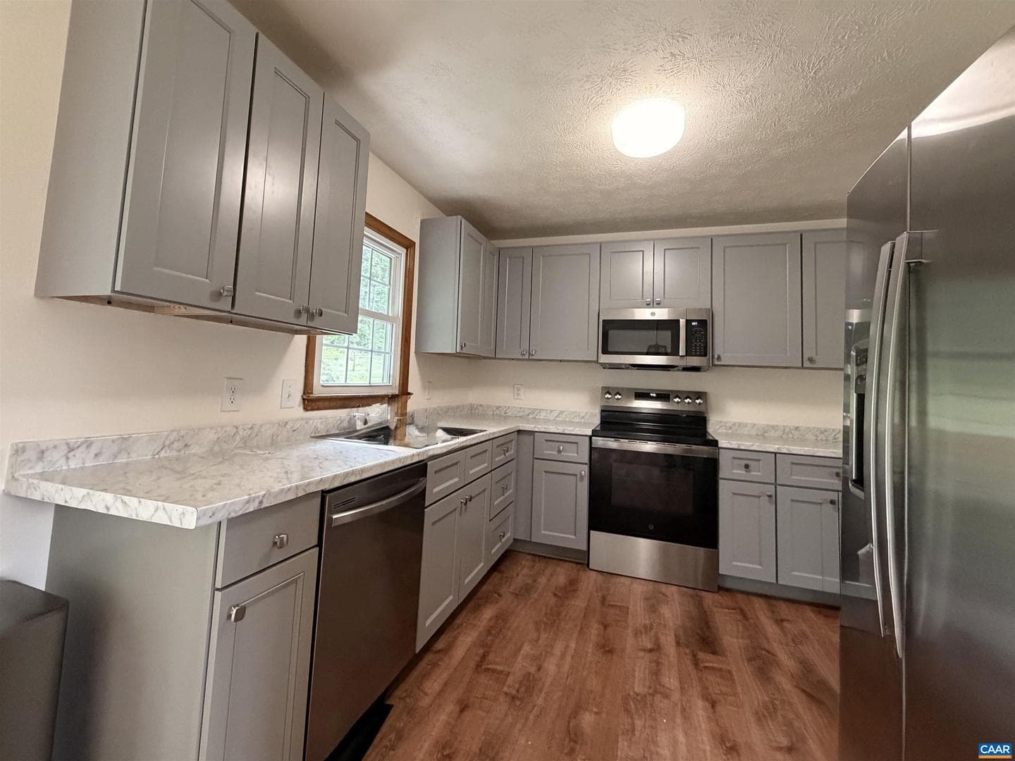 665 Gloria Pl photo 7