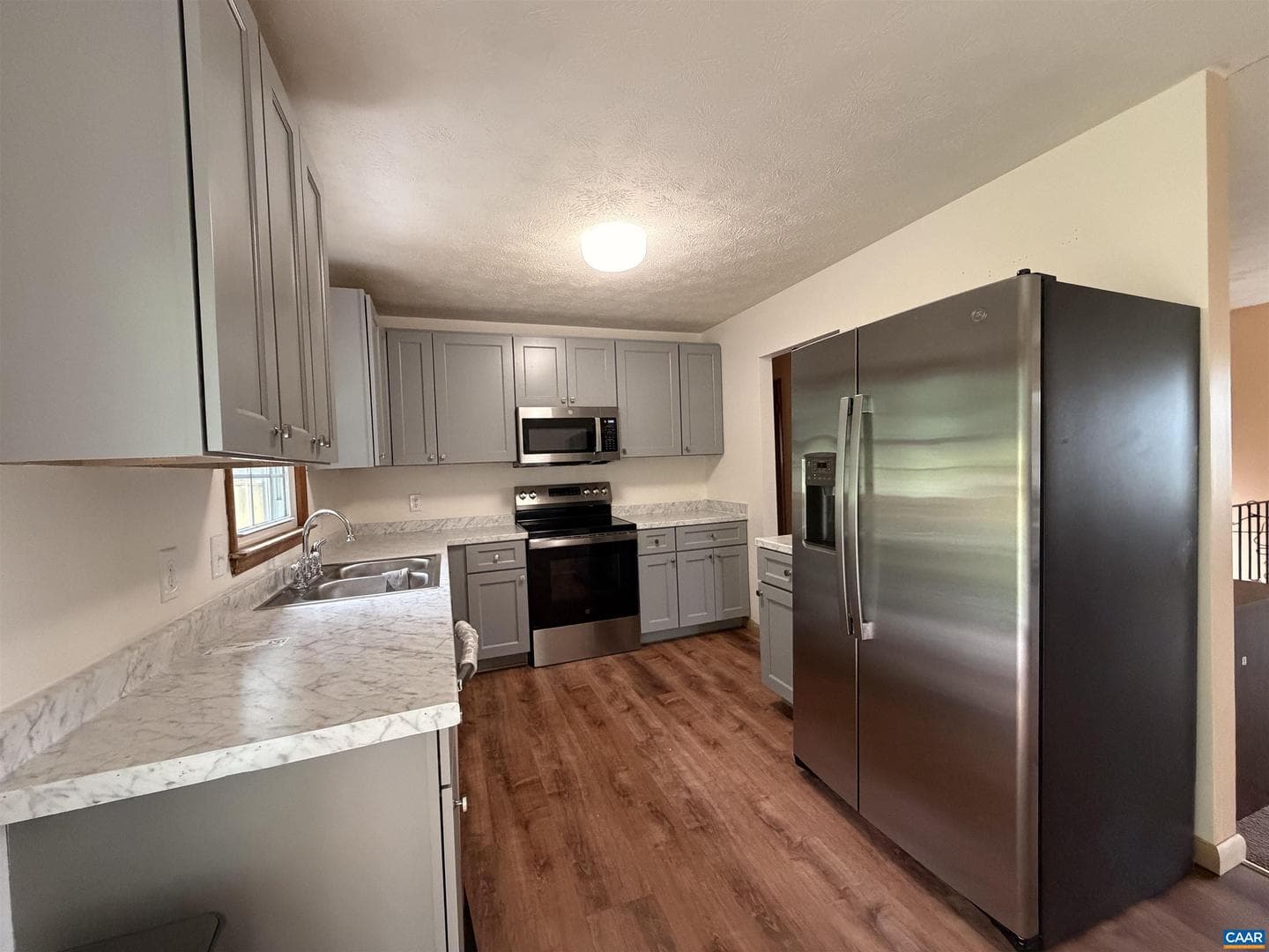 665 Gloria Pl photo 8