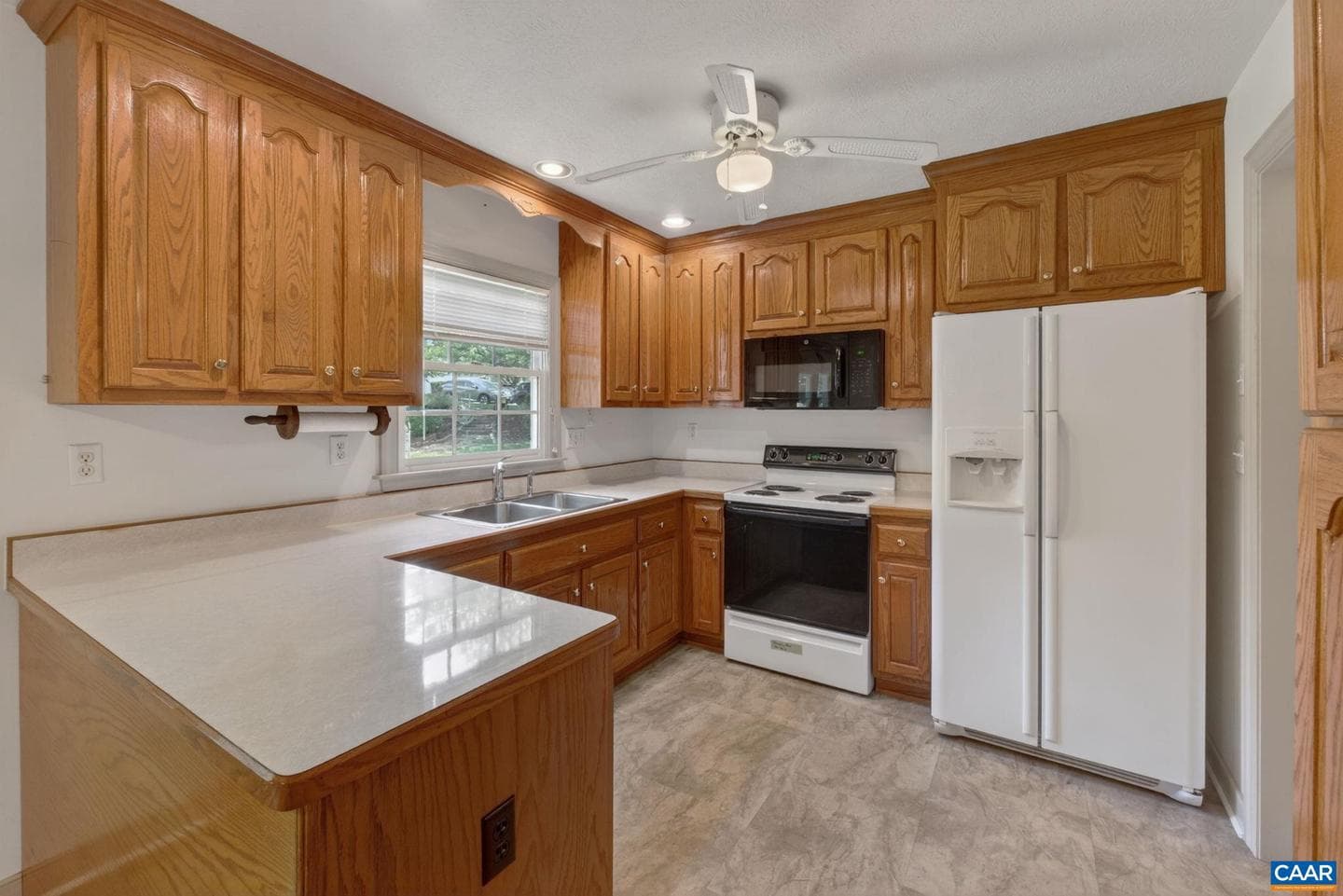 1064 Wintergreen Ln photo 10